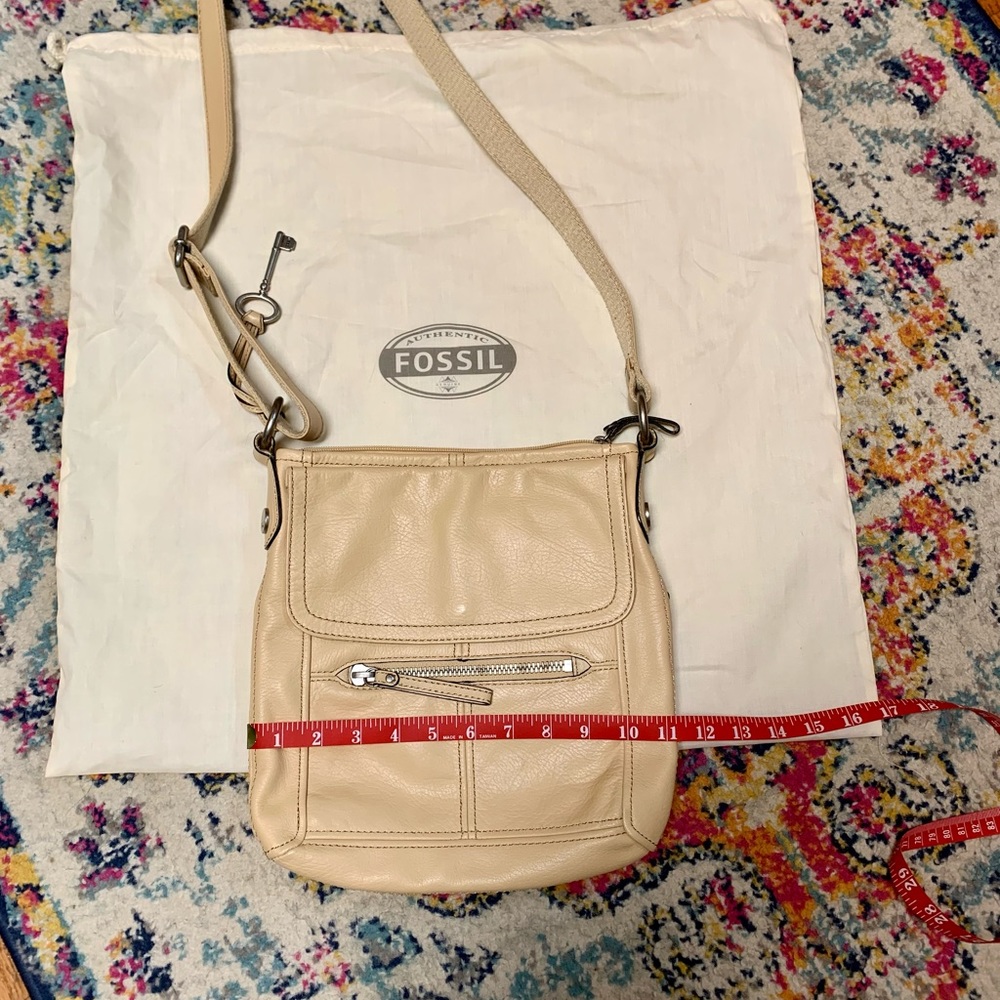 Fossil Live Long Vintage 1954 Blonde Leather Brass Key Adjustable Crossbody Bag - Picture 9 of 13